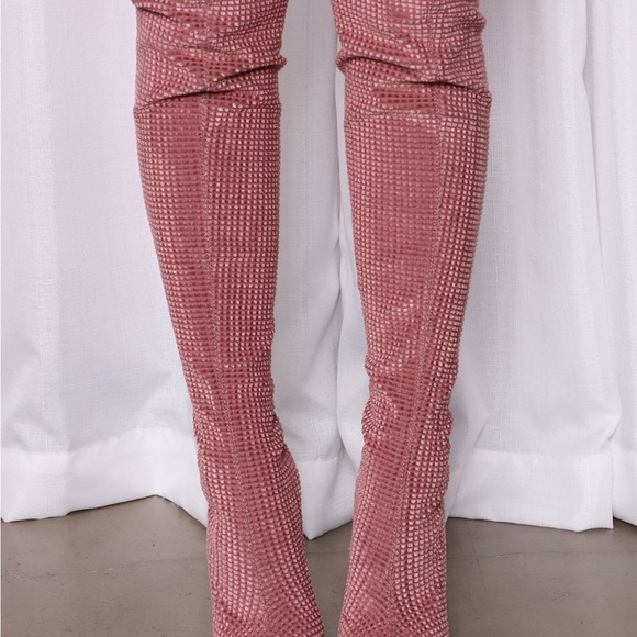 Fashion Nova size 7.5 velvet boots - Picture 4 of 7